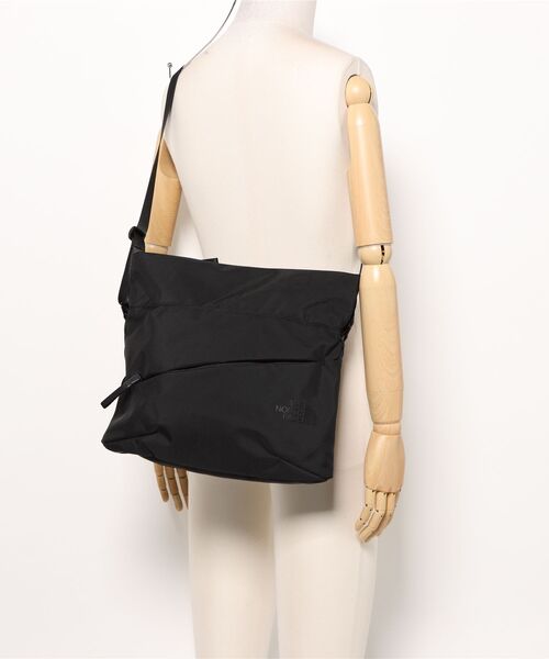 THE NORTH FACE(ザノースフェイス)の「THE NORTH FACE/ザ・ノース・フェイス ショルダーバック PYRENEE SHOULDER L NM82508(ショルダーバッグ・メンズ・ブラック/ストーン・ONE)」の6枚目の写真