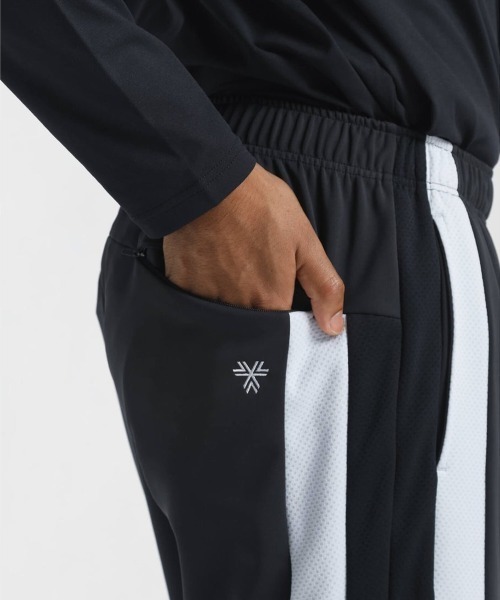 UMBRO(アンブロ)の「UMBRO THE THIRD WARM-UP PANTS(アンブロ THE THIRD ウォームアップパンツ)(その他パンツ・メンズ・カーキ/ブラック/ネイビー・MEDIUM/LARGE)」の13枚目の写真
