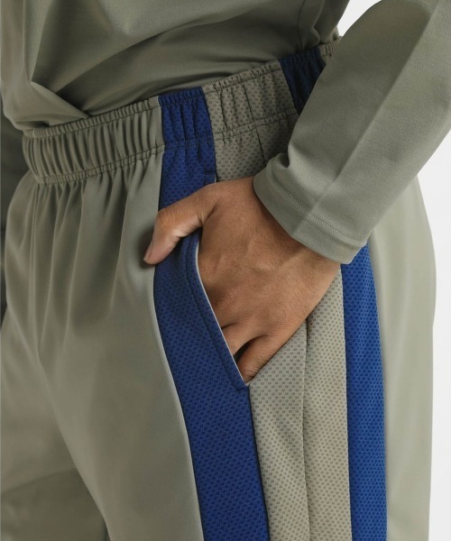 UMBRO(アンブロ)の「UMBRO THE THIRD WARM-UP PANTS(アンブロ THE THIRD ウォームアップパンツ)(その他パンツ・メンズ・カーキ/ブラック/ネイビー・MEDIUM/LARGE)」の21枚目の写真