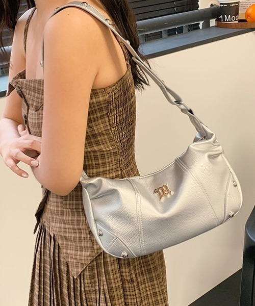 lilful(リルフル)の「スタッズ付き ワンポイント ラウンドショルダーバッグ 肩掛けバッグ(ショルダーバッグ・レディース・シルバー/ホワイト・F)」の9枚目の写真