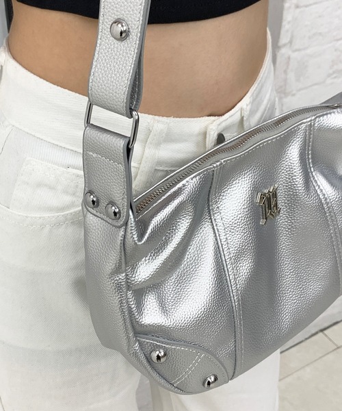 lilful(リルフル)の「スタッズ付き ワンポイント ラウンドショルダーバッグ 肩掛けバッグ(ショルダーバッグ・レディース・シルバー/ホワイト・F)」の22枚目の写真