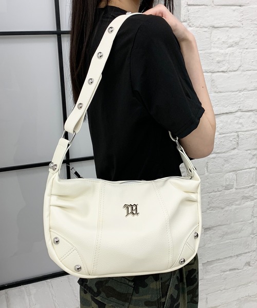 lilful(リルフル)の「スタッズ付き ワンポイント ラウンドショルダーバッグ 肩掛けバッグ(ショルダーバッグ・レディース・シルバー/ホワイト・F)」の15枚目の写真