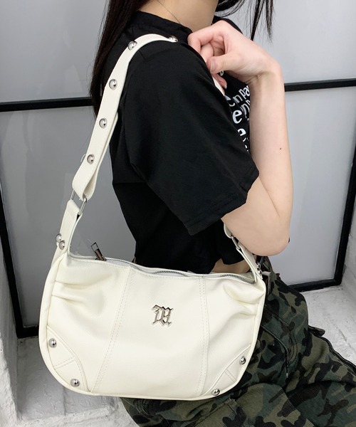 lilful(リルフル)の「スタッズ付き ワンポイント ラウンドショルダーバッグ 肩掛けバッグ(ショルダーバッグ・レディース・シルバー/ホワイト・F)」の16枚目の写真