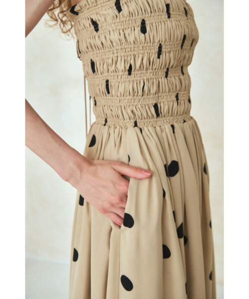 Estella.K(エステラケー)の「Before Sunset Dress2 シャーリングキャミドレス(ワンピース・レディース・ネイビー×ホワイト/ベージュ×ブラック/カーキ/ブラック/マスタード/レッド・FREE)」の20枚目の写真