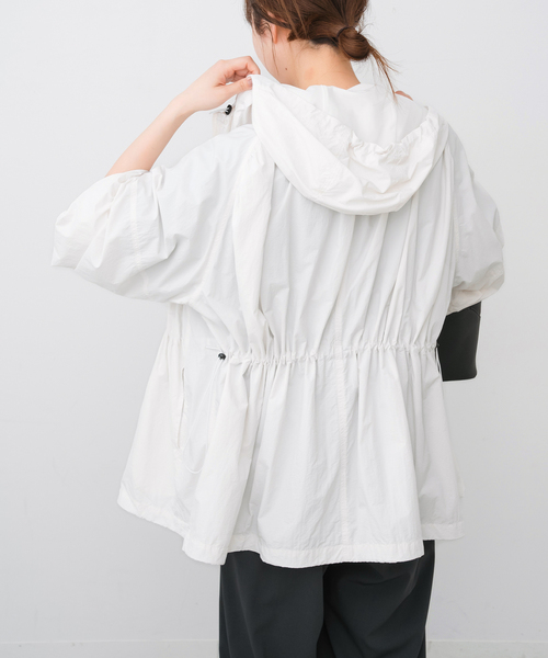 Spick & Span(スピックアンドスパン)の「エアリーフーディーブルゾン(ブルゾン・レディース・ホワイト/カーキ・FREE)」の4枚目の写真