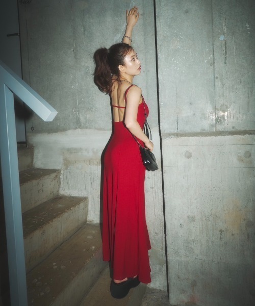 BLONDEY（ブロンディ）の「カップ付きバックオープンワンピース（ワンピース・レディース・レッド/グレー/ブラック・FREE）」の3枚目の写真