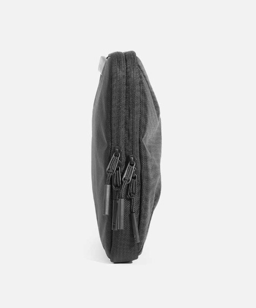 Aer(エアー)の「Aer(エアー)Tech Folio 16" Black AER-21025(PC・タブレットケース・メンズ・ブラック・F)」の6枚目の写真