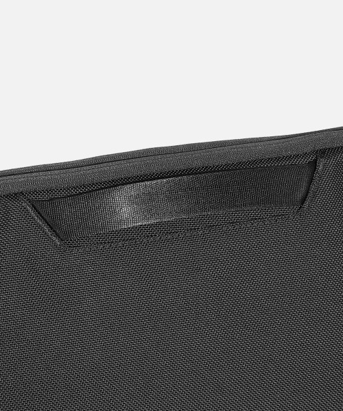 Aer(エアー)の「Aer(エアー)Tech Folio 16" Black AER-21025(PC・タブレットケース・メンズ・ブラック・F)」の11枚目の写真