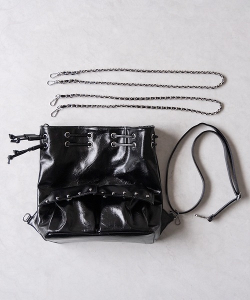 me+em select（ミームセレクト）の「【 ２WAY 】フェイクレザースタッズポケット巾着ショルダーバッグ ／ ( 2WAY ) fake leather studs pocket drawstring shoulder bag（ショルダーバッグ・レディース・ブラック/アイボリー・FREE）」の20枚目の写真