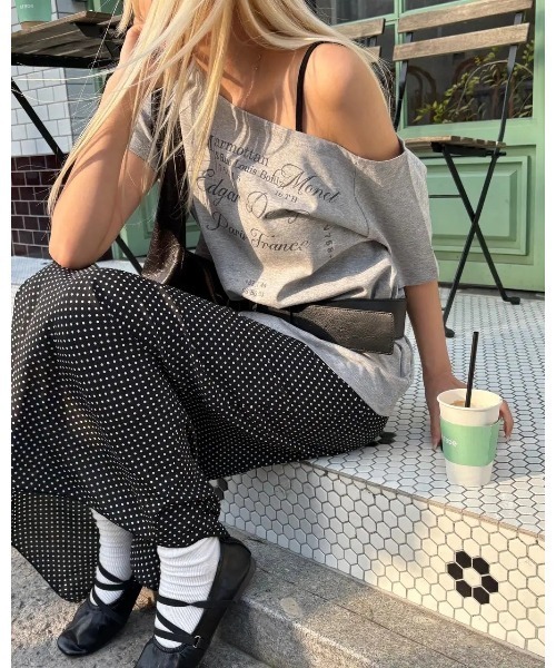 BLACKUP（ブラックアップ）の「[MADE] ルーブルオフショルダー半袖Tシャツ（Tシャツ/カットソー・レディース・グレー/ホワイト・FREE）」の7枚目の写真