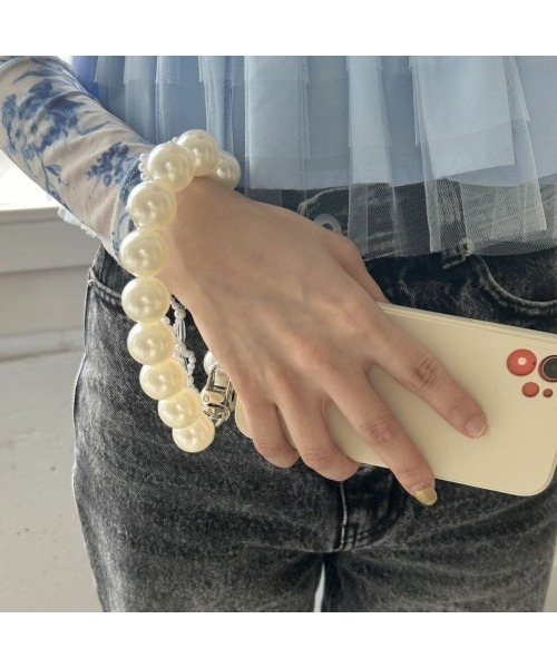 Casselini(キャセリーニ)の「Casselini Double Beads Hand Strap(キャセリーニ ダブルビーズハンドストラップ)(スマホグッズ・レディース・ホワイト/レッド/シルバー・ONE SIZE)」の6枚目の写真