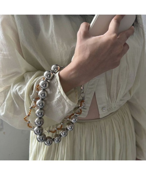 Casselini(キャセリーニ)の「Casselini Double Beads Hand Strap(キャセリーニ ダブルビーズハンドストラップ)(スマホグッズ・レディース・ホワイト/レッド/シルバー・ONE SIZE)」の15枚目の写真