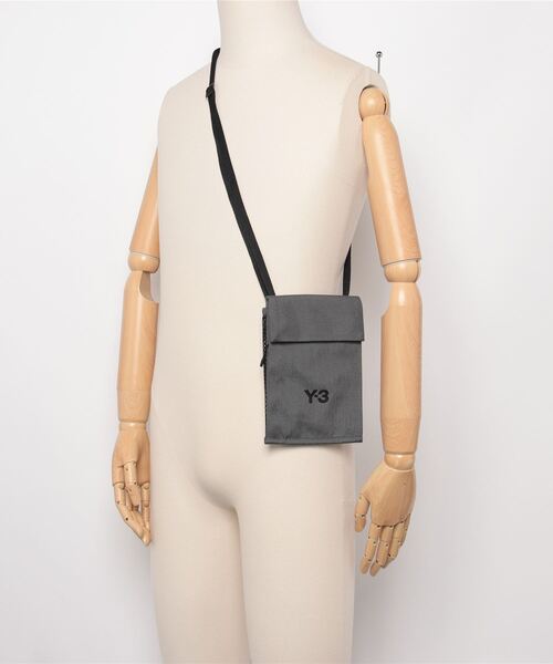 Y-3(ワイスリー)の「Y-3 X-BODY POUCH(ボディバッグ/ウエストポーチ・メンズ・グレー・ONE SIZE)」の7枚目の写真