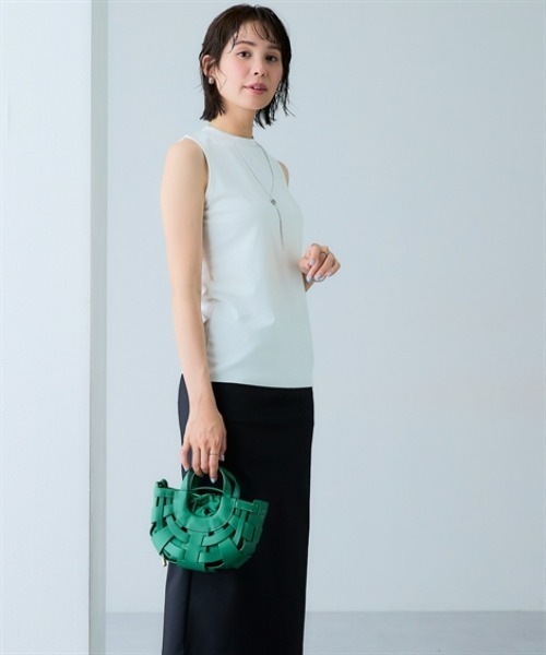 7days Life Styling（セブンデイズライフスタイリング）の「【選べる首元デザイン】下着が透けにくい　シルケット加工タンクトップ（タンクトップ・レディース・ブラック/オフホワイト/ブラック系/ホワイト系・S/M/L/LL/3L/4L/5L）」の11枚目の写真