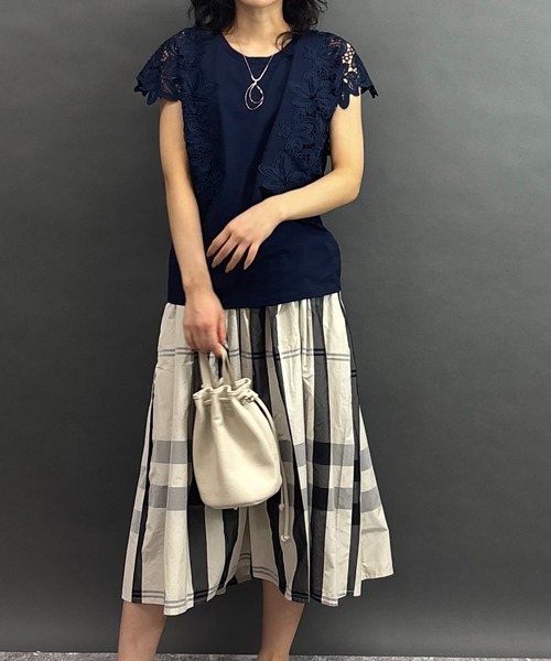 NICOLE white（ニコルホワイト）の「袖レースプルオーバー（Tシャツ/カットソー・レディース・ネイビー/ブラック/オフホワイト/グレー・FREE）」の13枚目の写真