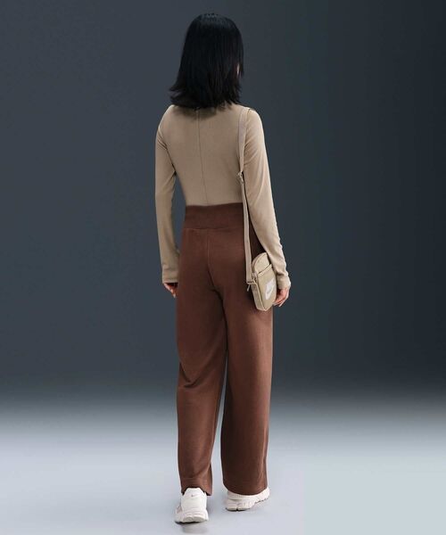 NIKE(ナイキ)の「ナイキ スポーツウェア フェニックス フリース ウィメンズ ハイウエスト ワイドレッグ フレンチ テリー スウェットパンツ / Nike Sportswear Phoenix Fleece Women's High-Waisted Wide-Leg French Terry Sweatpants FZ7208-265 Fauna Brown(スウェットパンツ・レディース・ブラウン系その他2・L/M/S/XL/XS)」の5枚目の写真