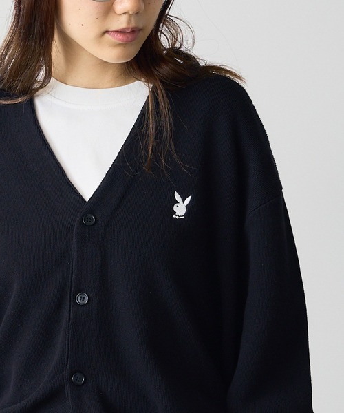 PLAYBOY(プレイボーイ)の「PLAYBOY/プレイボーイ RABBIT V-NECK CARDIGAN カーディガン ワンポイント(カーディガン/ボレロ・メンズ・ブラック/ホワイト/チャコール・L)」の1枚目の写真