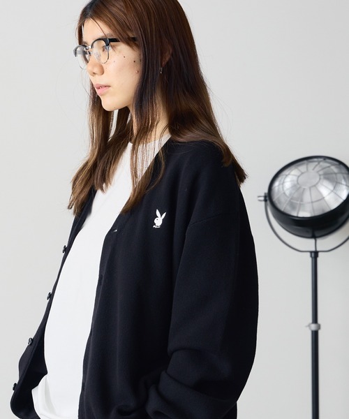 PLAYBOY(プレイボーイ)の「PLAYBOY/プレイボーイ RABBIT V-NECK CARDIGAN カーディガン ワンポイント(カーディガン/ボレロ・メンズ・ブラック/ホワイト/チャコール・L)」の5枚目の写真