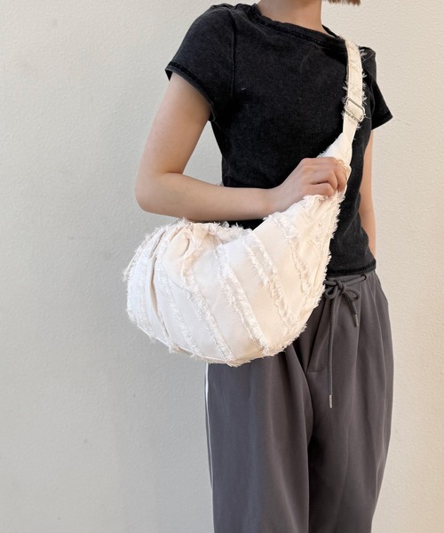NOLITA LABORATORY（ノリータラボラトリー）の「【 NOLITA / ノリータ 】切りっぱなし フリンジ デザイン ナチュラル ショルダーバッグ クロスボディバッグ（ショルダーバッグ・レディース・アイボリー・FREE）」の6枚目の写真