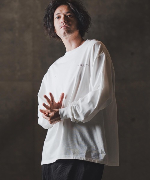 GLIMCLAP(グリムクラップ)の「mlt5302-Boxy silhouette long sleeve T-shirt-Minimal printed design- ロングスリーブTシャツ(Tシャツ/カットソー・メンズ・ホワイト/ブラック・S/M/L)」の1枚目の写真