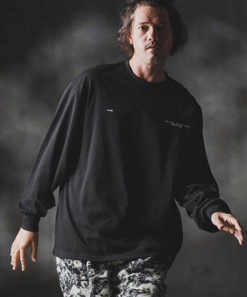 GLIMCLAP(グリムクラップ)の「mlt5302-Boxy silhouette long sleeve T-shirt-Minimal printed design- ロングスリーブTシャツ(Tシャツ/カットソー・メンズ・ホワイト/ブラック・S/M/L)」の2枚目の写真