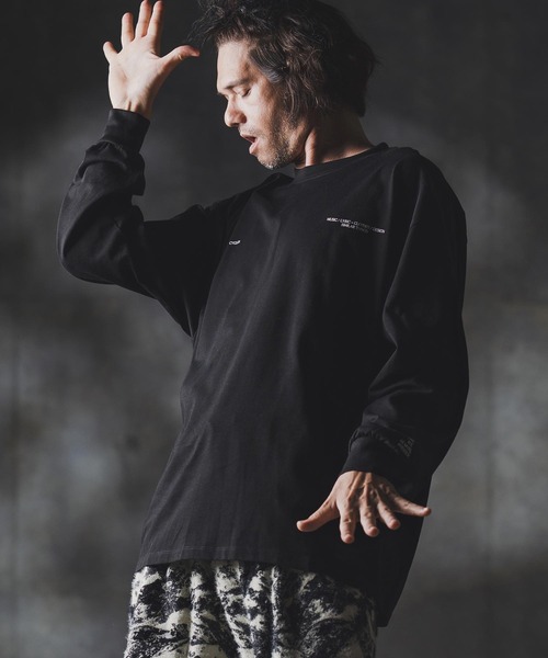 GLIMCLAP(グリムクラップ)の「mlt5302-Boxy silhouette long sleeve T-shirt-Minimal printed design- ロングスリーブTシャツ(Tシャツ/カットソー・メンズ・ホワイト/ブラック・S/M/L)」の3枚目の写真
