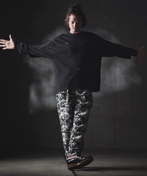GLIMCLAP(グリムクラップ)の「mlt5302-Boxy silhouette long sleeve T-shirt-Minimal printed design- ロングスリーブTシャツ(Tシャツ/カットソー・メンズ・ホワイト/ブラック・S/M/L)」の7枚目の写真