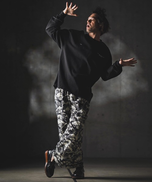 GLIMCLAP(グリムクラップ)の「mlt5302-Boxy silhouette long sleeve T-shirt-Minimal printed design- ロングスリーブTシャツ(Tシャツ/カットソー・メンズ・ホワイト/ブラック・S/M/L)」の8枚目の写真