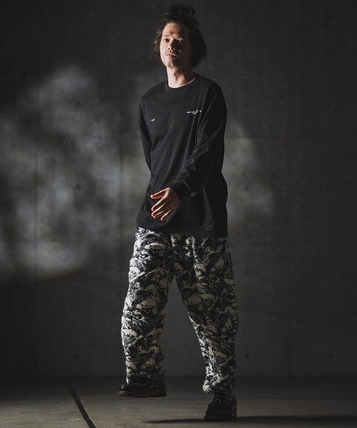 GLIMCLAP(グリムクラップ)の「mlt5302-Boxy silhouette long sleeve T-shirt-Minimal printed design- ロングスリーブTシャツ(Tシャツ/カットソー・メンズ・ホワイト/ブラック・S/M/L)」の9枚目の写真