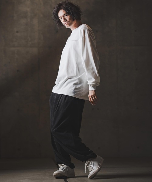 GLIMCLAP(グリムクラップ)の「mlt5302-Boxy silhouette long sleeve T-shirt-Minimal printed design- ロングスリーブTシャツ(Tシャツ/カットソー・メンズ・ホワイト/ブラック・S/M/L)」の13枚目の写真