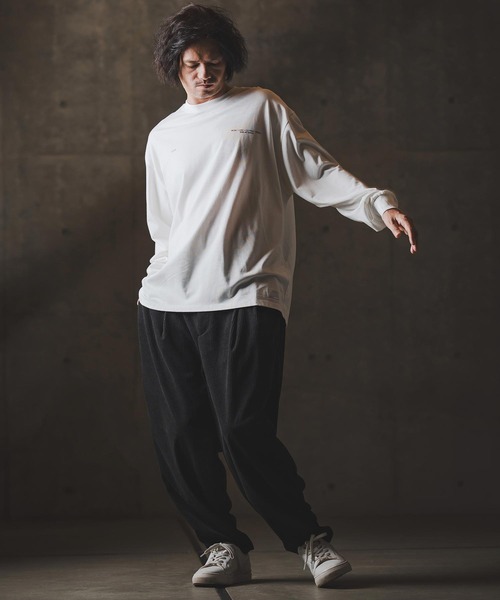 GLIMCLAP(グリムクラップ)の「mlt5302-Boxy silhouette long sleeve T-shirt-Minimal printed design- ロングスリーブTシャツ(Tシャツ/カットソー・メンズ・ホワイト/ブラック・S/M/L)」の14枚目の写真