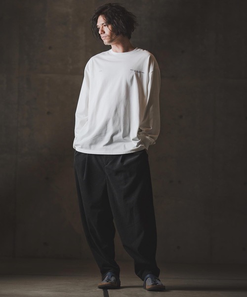 GLIMCLAP(グリムクラップ)の「mlt5302-Boxy silhouette long sleeve T-shirt-Minimal printed design- ロングスリーブTシャツ(Tシャツ/カットソー・メンズ・ホワイト/ブラック・S/M/L)」の15枚目の写真