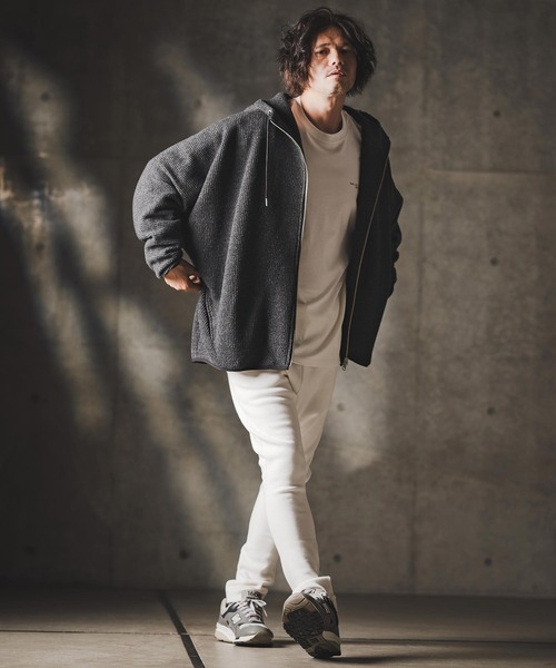 GLIMCLAP(グリムクラップ)の「mlt5302-Boxy silhouette long sleeve T-shirt-Minimal printed design- ロングスリーブTシャツ(Tシャツ/カットソー・メンズ・ホワイト/ブラック・S/M/L)」の17枚目の写真