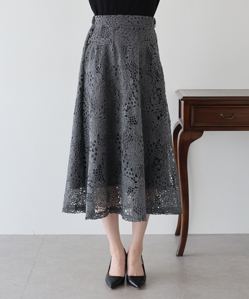 BLUEEAST（ブルーイースト）の「フラワーレースフレアスカート（スカート・レディース・ブラック/チャコールグレー/ベージュ・MEDIUM/LARGE）」の7枚目の写真
