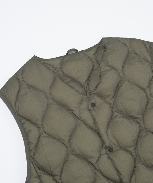 F/CE. （エフシーイー）の「F/CE. 25-TAION BY F/CE. PACKABLE DOWN VEST / エフシーイー  25-タイオンバイエフシーイーパッカブルダウンベスト（ダウンベスト・メンズ・グレー/ダークグリーン/ブラック/ネイビー/パープル・SMALL/MEDIUM/LARGE/X-LARGE/XX-LARGE）」の11枚目の写真