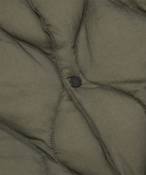 F/CE. （エフシーイー）の「F/CE. 25-TAION BY F/CE. PACKABLE DOWN VEST / エフシーイー  25-タイオンバイエフシーイーパッカブルダウンベスト（ダウンベスト・メンズ・グレー/ダークグリーン/ブラック/ネイビー/パープル・SMALL/MEDIUM/LARGE/X-LARGE/XX-LARGE）」の14枚目の写真