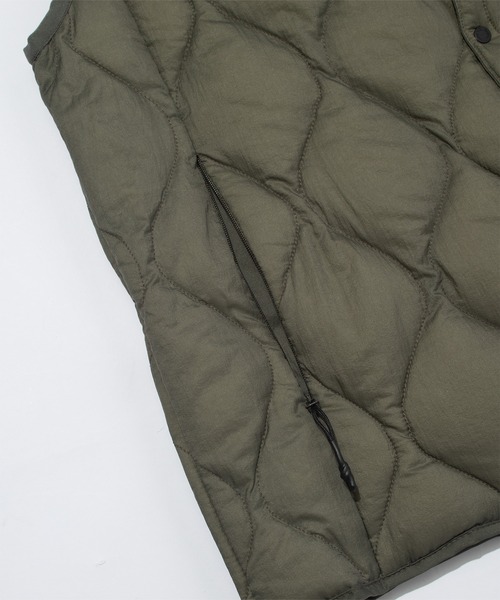 F/CE. （エフシーイー）の「F/CE. 25-TAION BY F/CE. PACKABLE DOWN VEST / エフシーイー  25-タイオンバイエフシーイーパッカブルダウンベスト（ダウンベスト・メンズ・グレー/ダークグリーン/ブラック/ネイビー/パープル・SMALL/MEDIUM/LARGE/X-LARGE/XX-LARGE）」の16枚目の写真