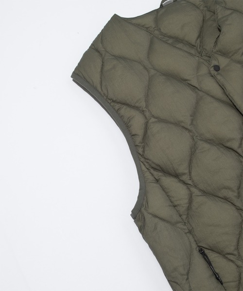 F/CE. （エフシーイー）の「F/CE. 25-TAION BY F/CE. PACKABLE DOWN VEST / エフシーイー  25-タイオンバイエフシーイーパッカブルダウンベスト（ダウンベスト・メンズ・グレー/ダークグリーン/ブラック/ネイビー/パープル・SMALL/MEDIUM/LARGE/X-LARGE/XX-LARGE）」の13枚目の写真