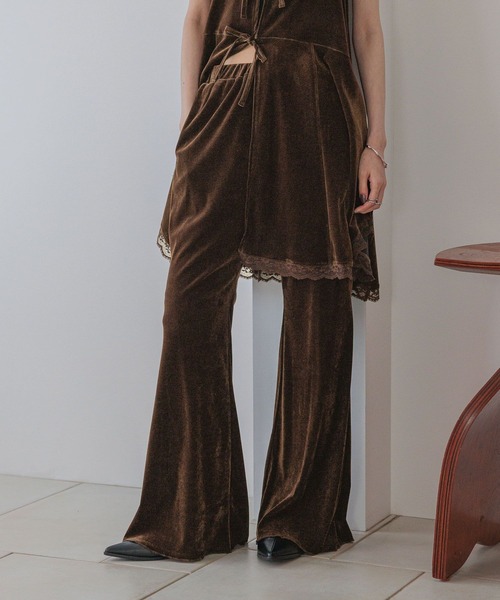 LOWRYS FARM（ローリーズファーム）の「カットベロアフレアパンツ　578260（その他パンツ・レディース・ベージュ/ブラック/ブラウン・FREE）」の3枚目の写真