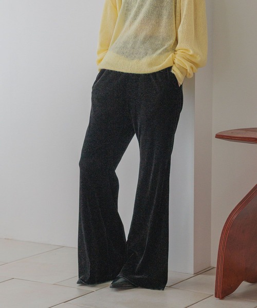 LOWRYS FARM（ローリーズファーム）の「カットベロアフレアパンツ　578260（その他パンツ・レディース・ベージュ/ブラック/ブラウン・FREE）」の2枚目の写真