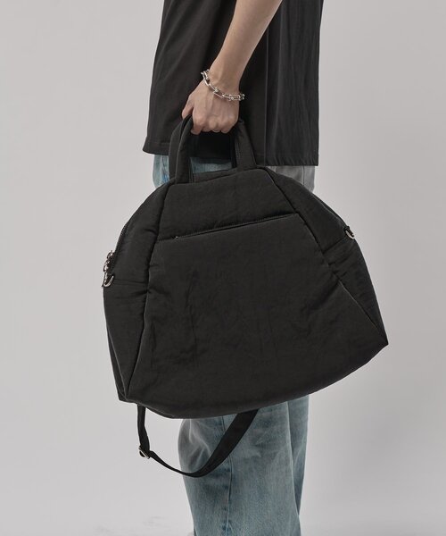 ITTI（イッチ）の「【ITTI】ANNIE PUFFER MADISON BAG（ショルダーバッグ・メンズ・ブラック・FREE）」の6枚目の写真