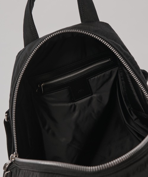 ITTI（イッチ）の「【ITTI】ANNIE PUFFER MADISON BAG（ショルダーバッグ・メンズ・ブラック・FREE）」の4枚目の写真