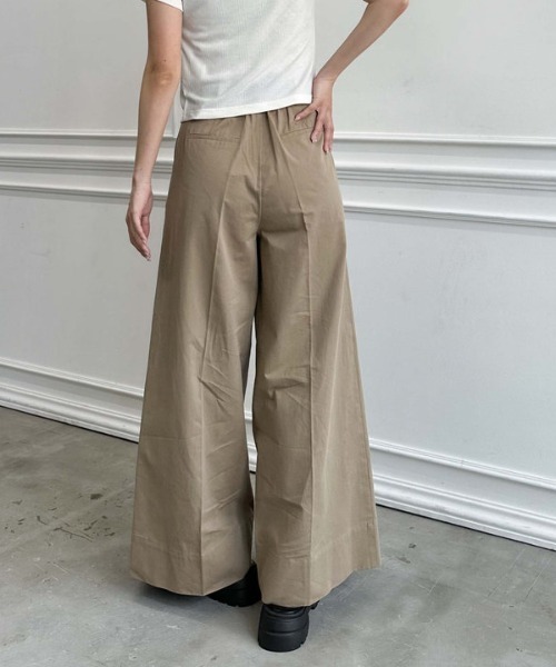 archives（アルシーヴ）の「ベルト付きタックワイドチノパンツ（チノパンツ・レディース・ベージュ/グレイッシュベージュ・MEDIUM）」の6枚目の写真