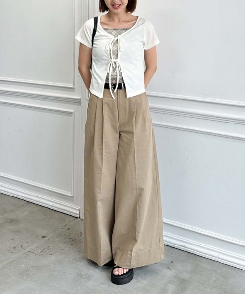 archives（アルシーヴ）の「ベルト付きタックワイドチノパンツ（チノパンツ・レディース・ベージュ/グレイッシュベージュ・MEDIUM）」の7枚目の写真