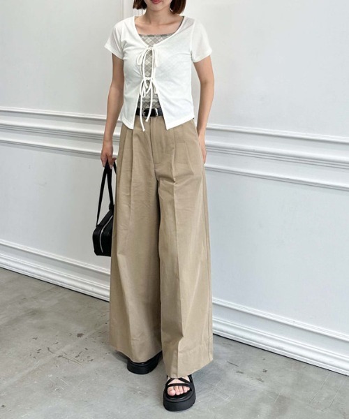 archives（アルシーヴ）の「ベルト付きタックワイドチノパンツ（チノパンツ・レディース・ベージュ/グレイッシュベージュ・MEDIUM）」の8枚目の写真