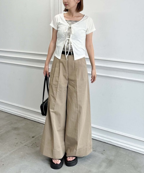 archives（アルシーヴ）の「ベルト付きタックワイドチノパンツ（チノパンツ・レディース・ベージュ/グレイッシュベージュ・MEDIUM）」の10枚目の写真