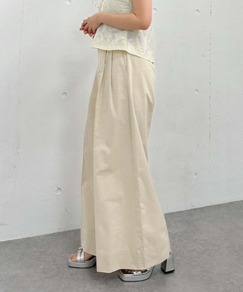 archives（アルシーヴ）の「ベルト付きタックワイドチノパンツ（チノパンツ・レディース・ベージュ/グレイッシュベージュ・MEDIUM）」の14枚目の写真