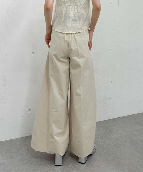 archives（アルシーヴ）の「ベルト付きタックワイドチノパンツ（チノパンツ・レディース・ベージュ/グレイッシュベージュ・MEDIUM）」の15枚目の写真