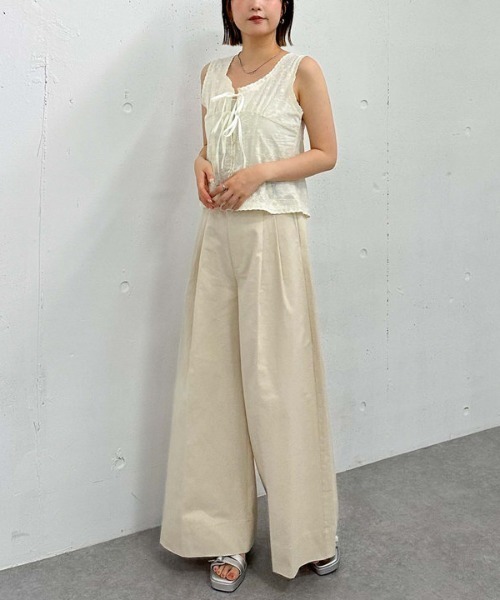 archives（アルシーヴ）の「ベルト付きタックワイドチノパンツ（チノパンツ・レディース・ベージュ/グレイッシュベージュ・MEDIUM）」の17枚目の写真