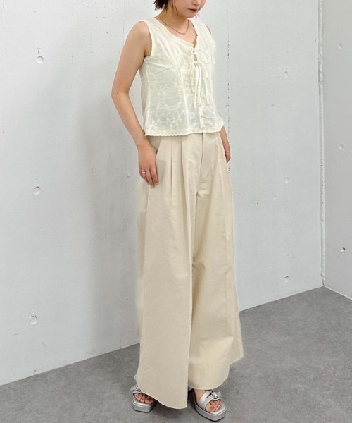 archives（アルシーヴ）の「ベルト付きタックワイドチノパンツ（チノパンツ・レディース・ベージュ/グレイッシュベージュ・MEDIUM）」の18枚目の写真